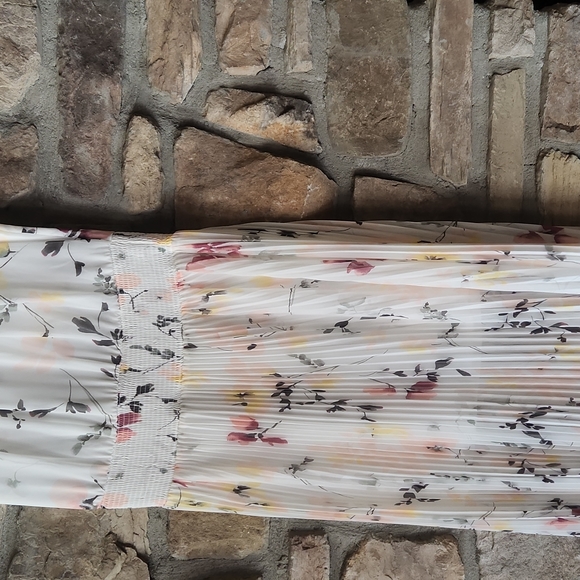 White House Black Market White Floral Dress ♥ - Picture 5 of 11